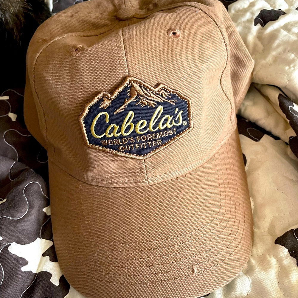 Tan Cabela’s hat